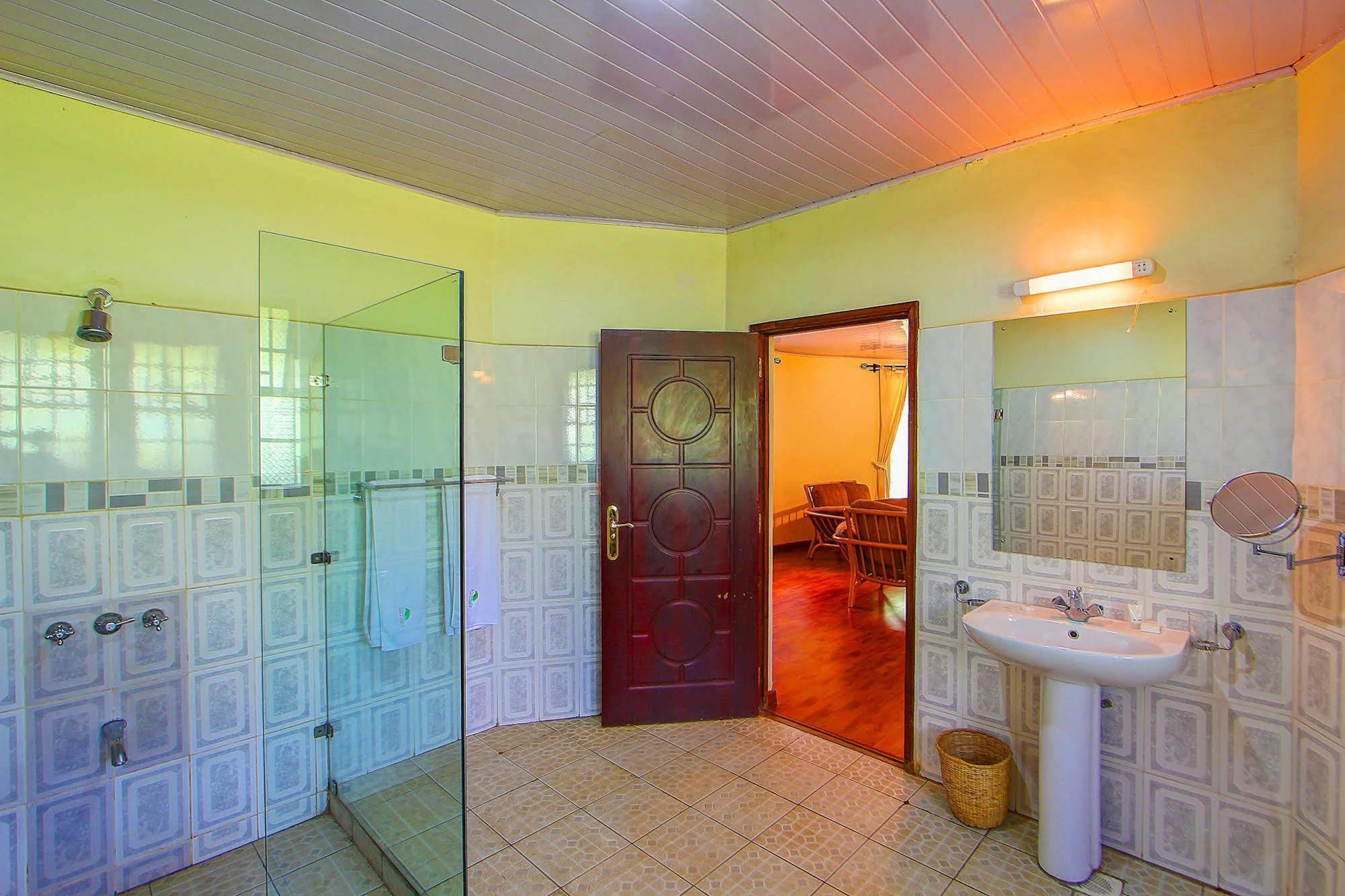 Poa Place Resort & Hotel - Where Nature Meets Comfort Eldoret Exteriör bild
